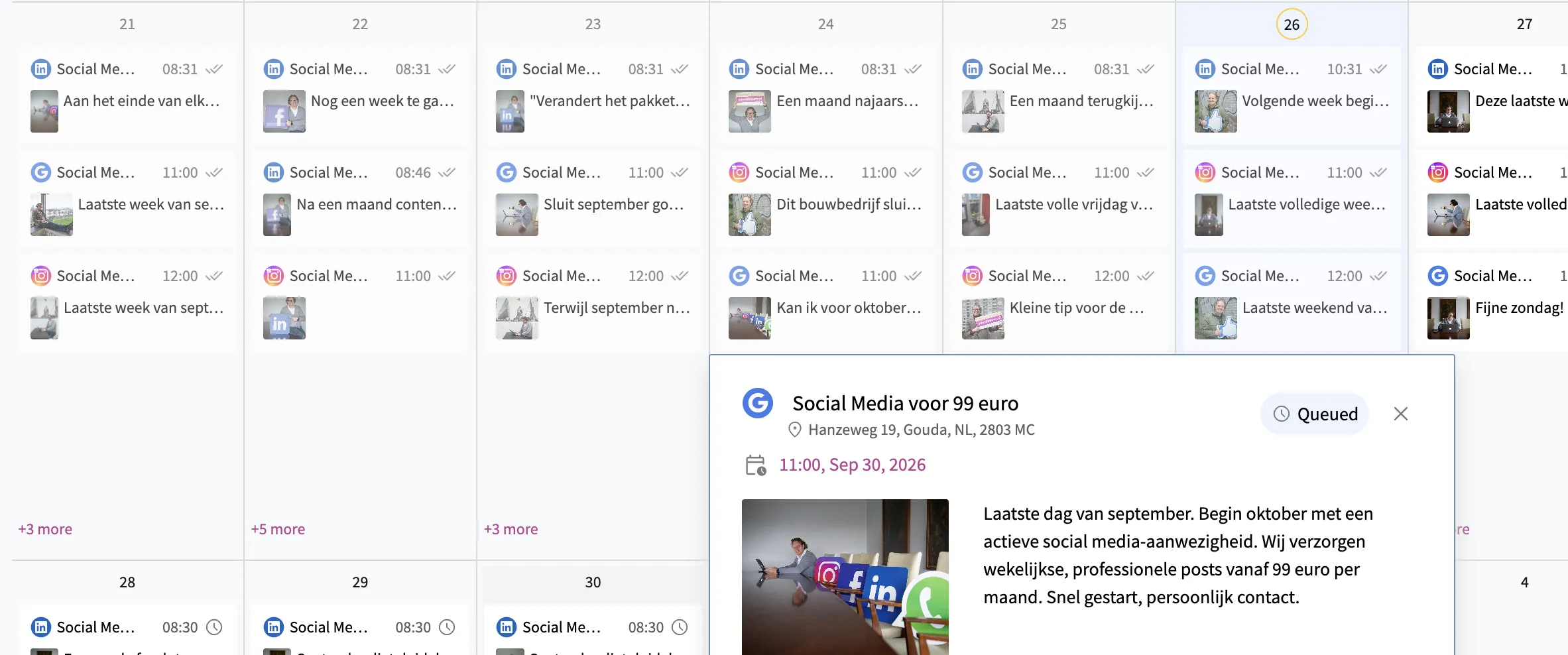 Contentkalender in het klantdashboard met geplande posts per dag en kanaal